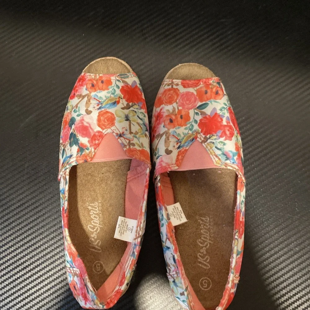 US‎ Sports Slip On Shoes Girls Size 5 Floral Flat